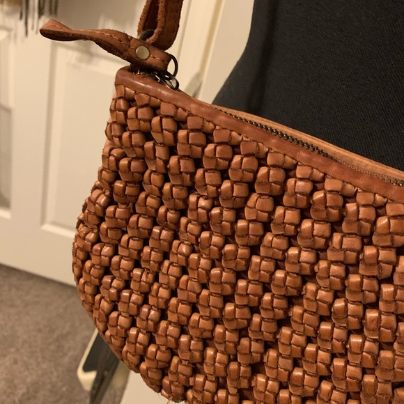 Woven leather adjustable straps small purse - Picture 4 of 12